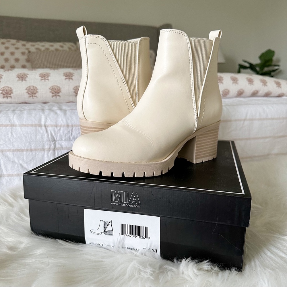 🤍 MIA 🤍 Jody Chelsea Boot 7.5M Off-white